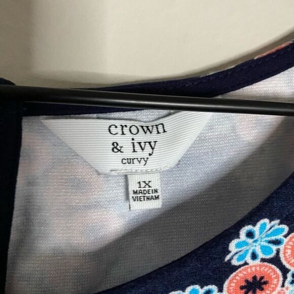 Crown & Ivy Plus Size Scallop Hem Ponte Tank Size 1X - Picture 7 of 8